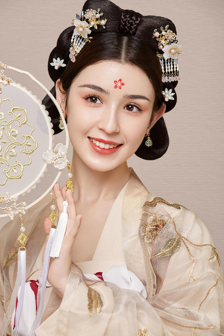 哈尼克孜飞天女神艺术照