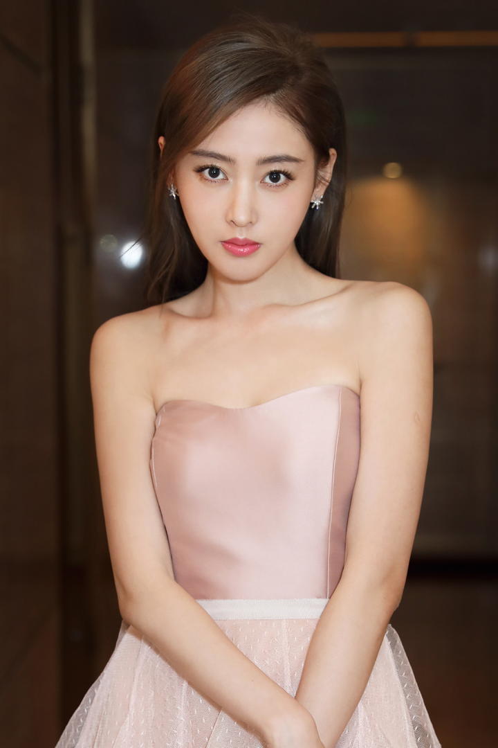 精选国产女星张天爱图片