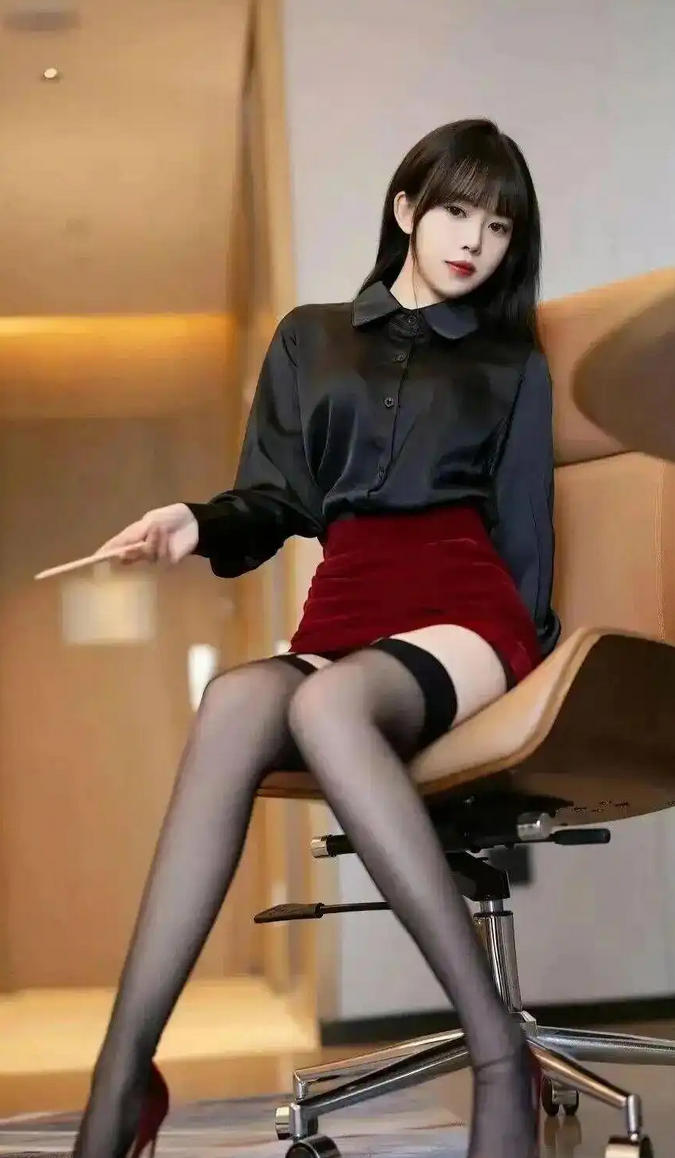 丝袜过膝盖，谁能不爱？盘点长筒丝袜美女写